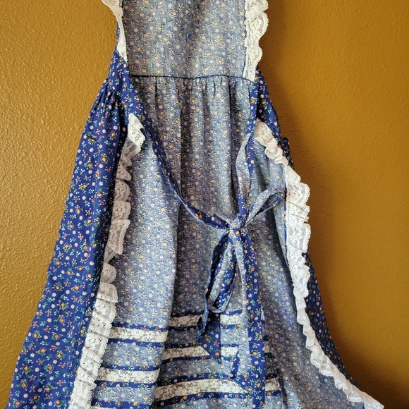 Homemade Floral Apron - Picture 7 of 7